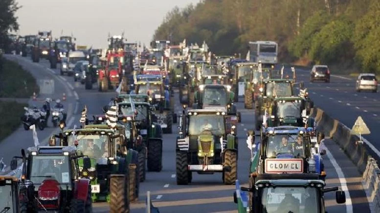 Τα τρακτέρ καταφθάνουν στις 28 Ιανουαρίου – Στους δρόμους αγρότες και κτηνοτρόφοι